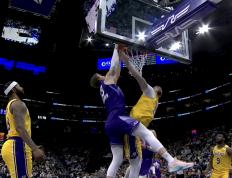 开云体育官方网站-湖人不敌开拓者，战绩跌落