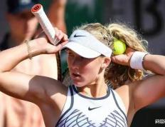 开云体育APP下载-关于英国网球队碾压世界网球队，穆雷三分雨点燃全场的信息