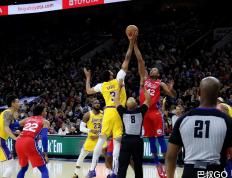 开云体育登录-湖人横扫北京队，利拉德点燃赛场