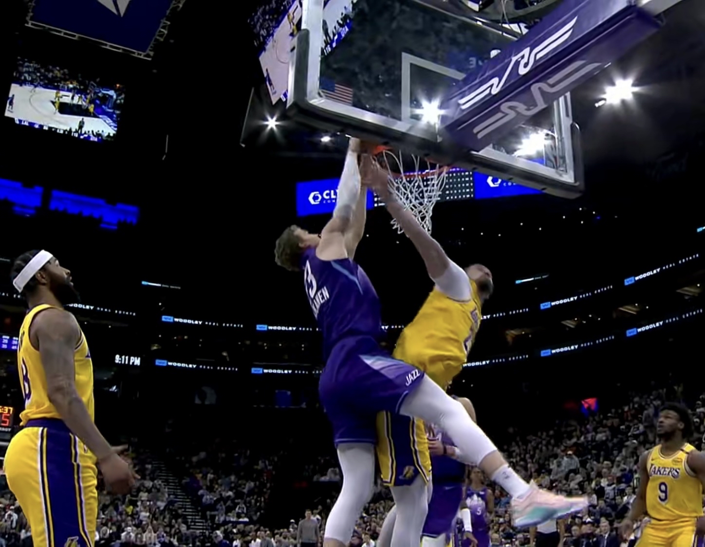 开云体育官方网站-湖人不敌开拓者，战绩跌落